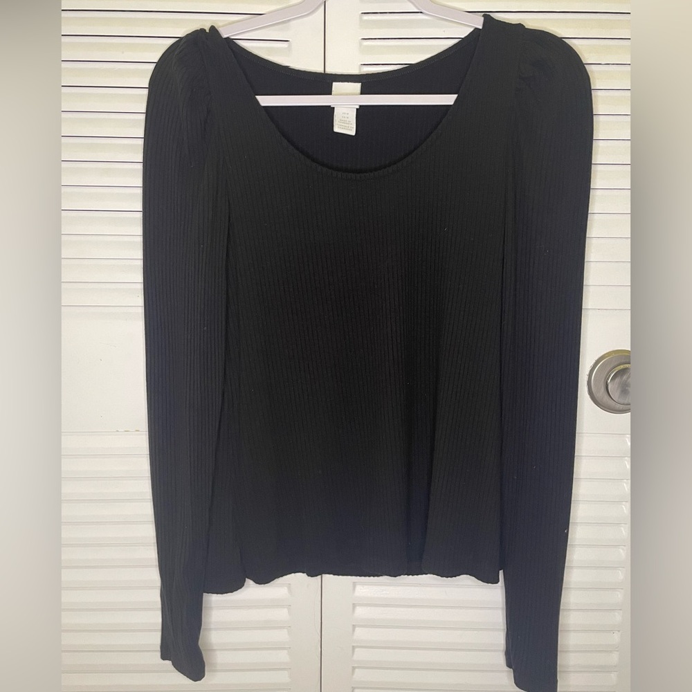 Black ribbed shirt with slight puff shoulder